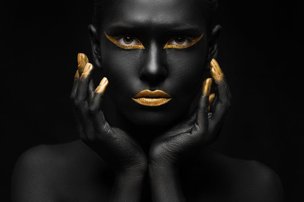 ExplorAgency - Black woman, gold makeup